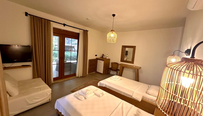Zümrüt Çıralı Otel Çamlimanı Odası geniş açı