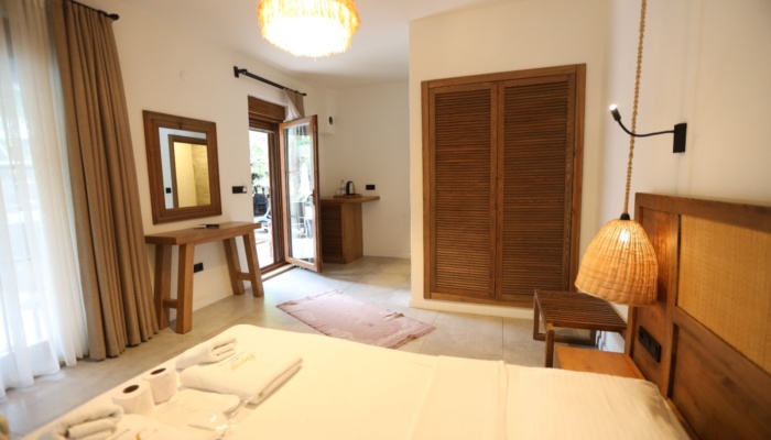 Zümrüt Çıralı hotel Heybeliada Odası Uzun açı