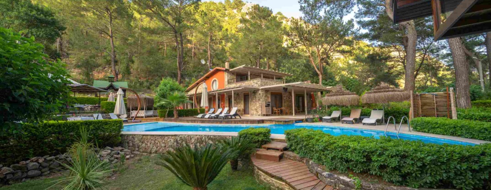 Teras Havuz Zümrüt Çıralı Hotel