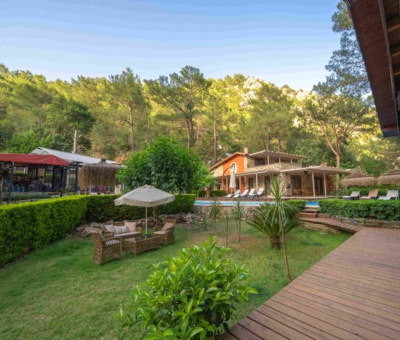Teras Havuz Bahçe Zümrüt Çıralı Hotel